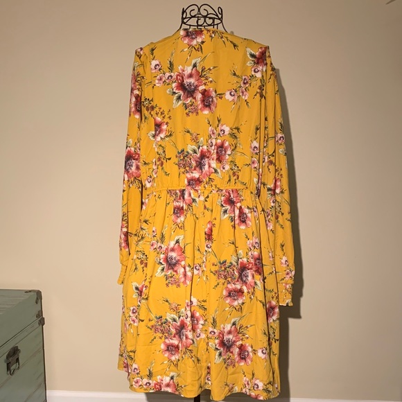 Floral Print V-Neck Smocked Waist Dress Medium - Picture 10 of 12